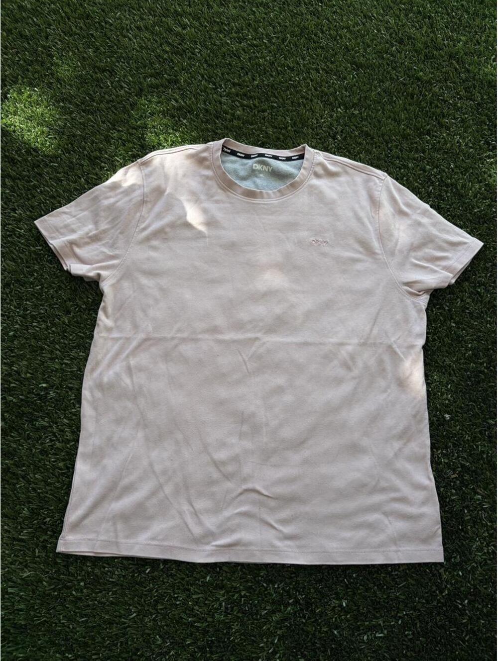 DKNY Men's Pink and Cream Tshirt